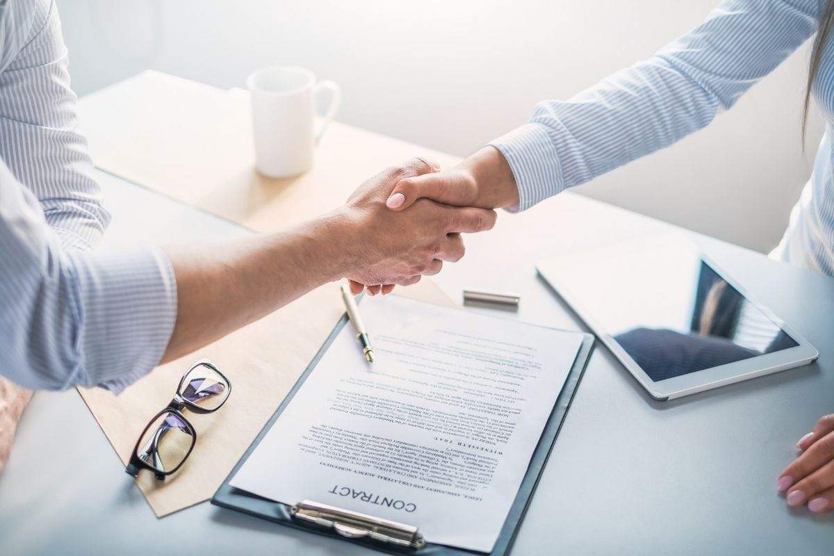 چطور یک قرارداد حرفه‌ای تنظیم کنیم؟